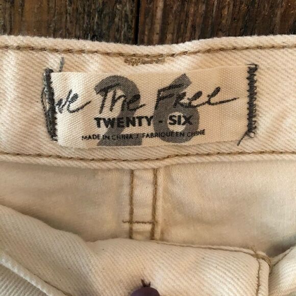 We The Free Sz 26 NWT Beige Raw Hem Bermuda Casual Ripped Shorts - Picture 4 of 4